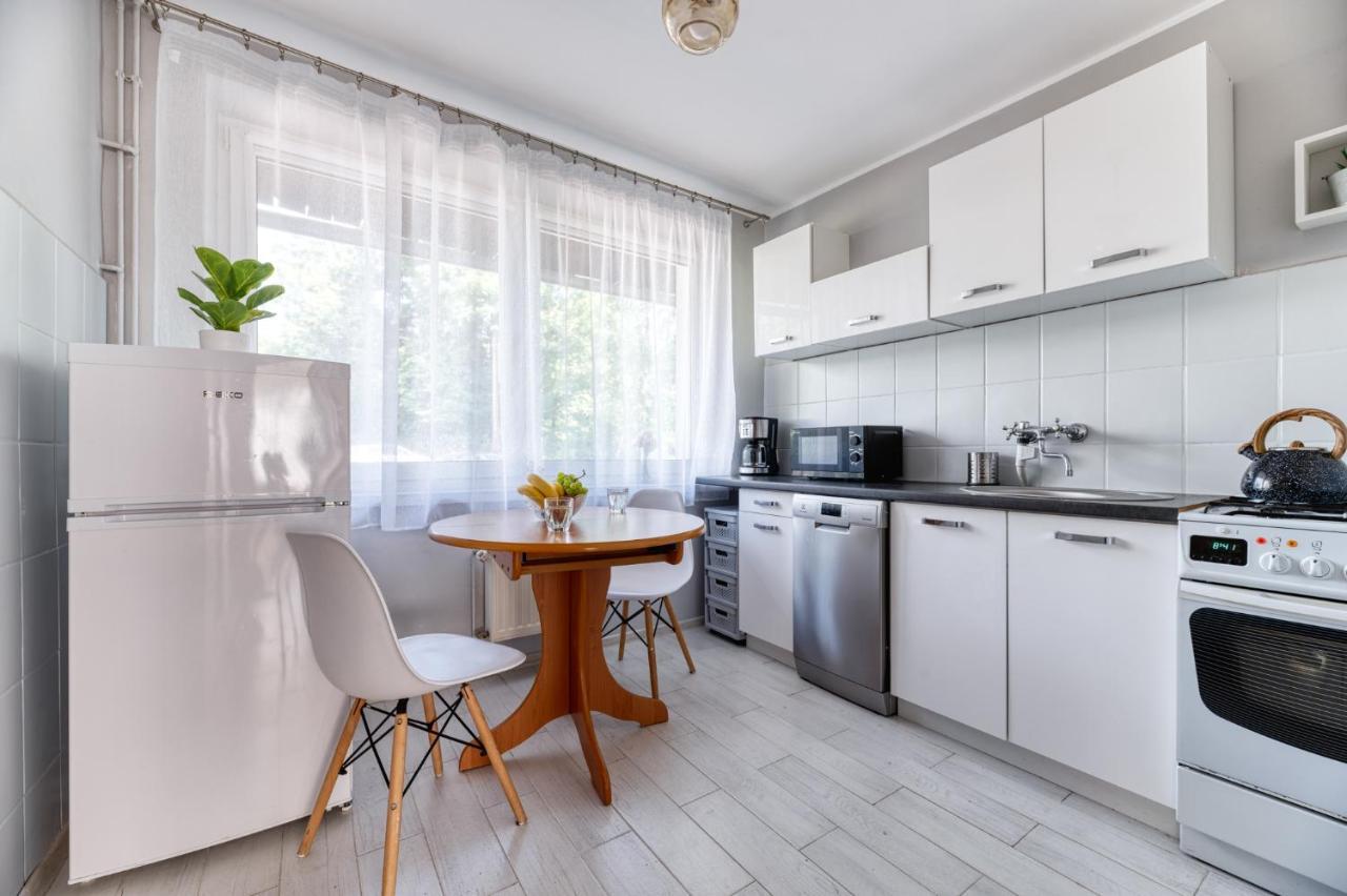 Apartament Arturro Z Ogrodkiem ชกลาร์สกา ปอเรมบา ภายนอก รูปภาพ