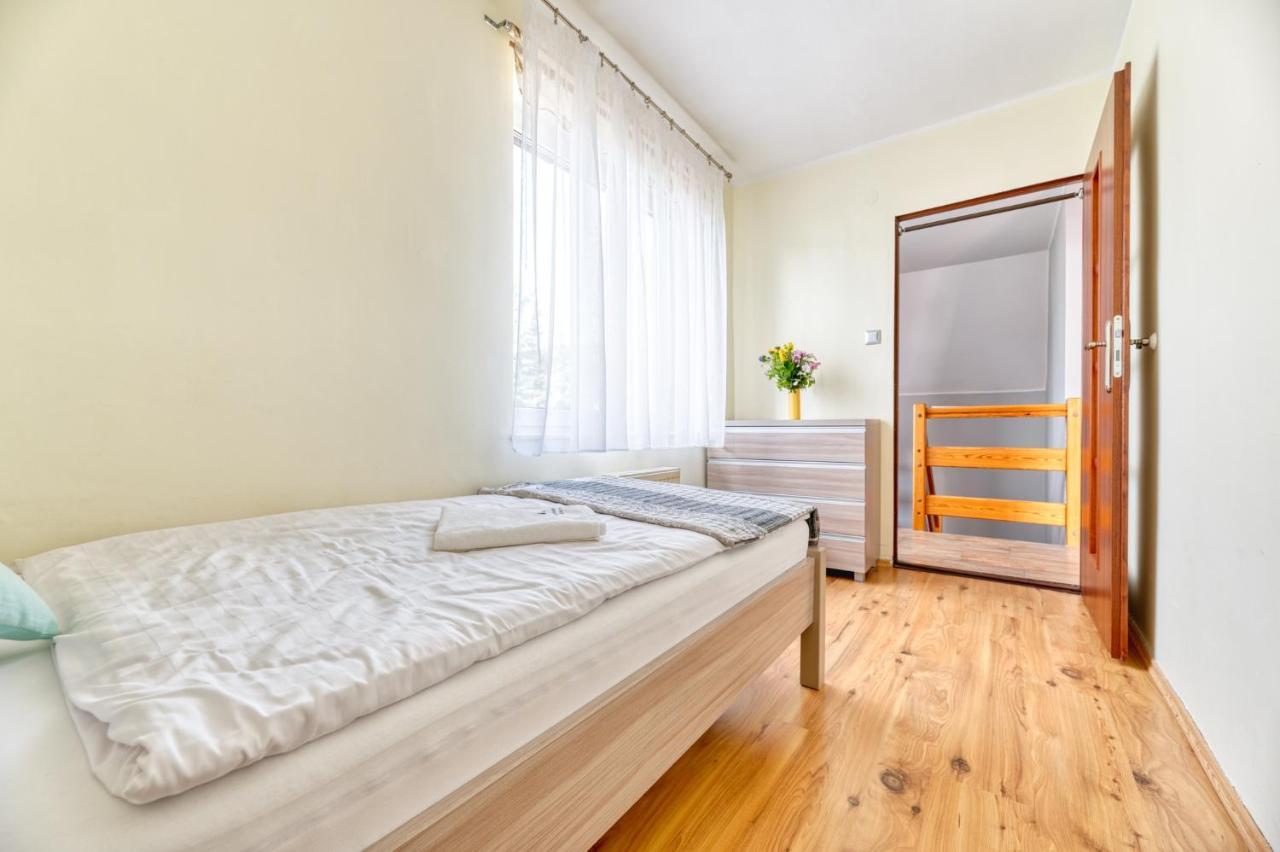 Apartament Arturro Z Ogrodkiem ชกลาร์สกา ปอเรมบา ภายนอก รูปภาพ